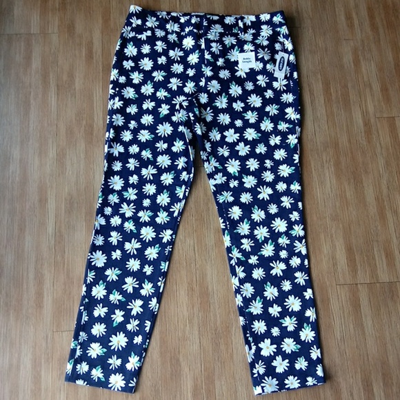Old Navy Pants - OLD NAVY FLORAL PIXIE ANKLE CAPRI SIZE 6